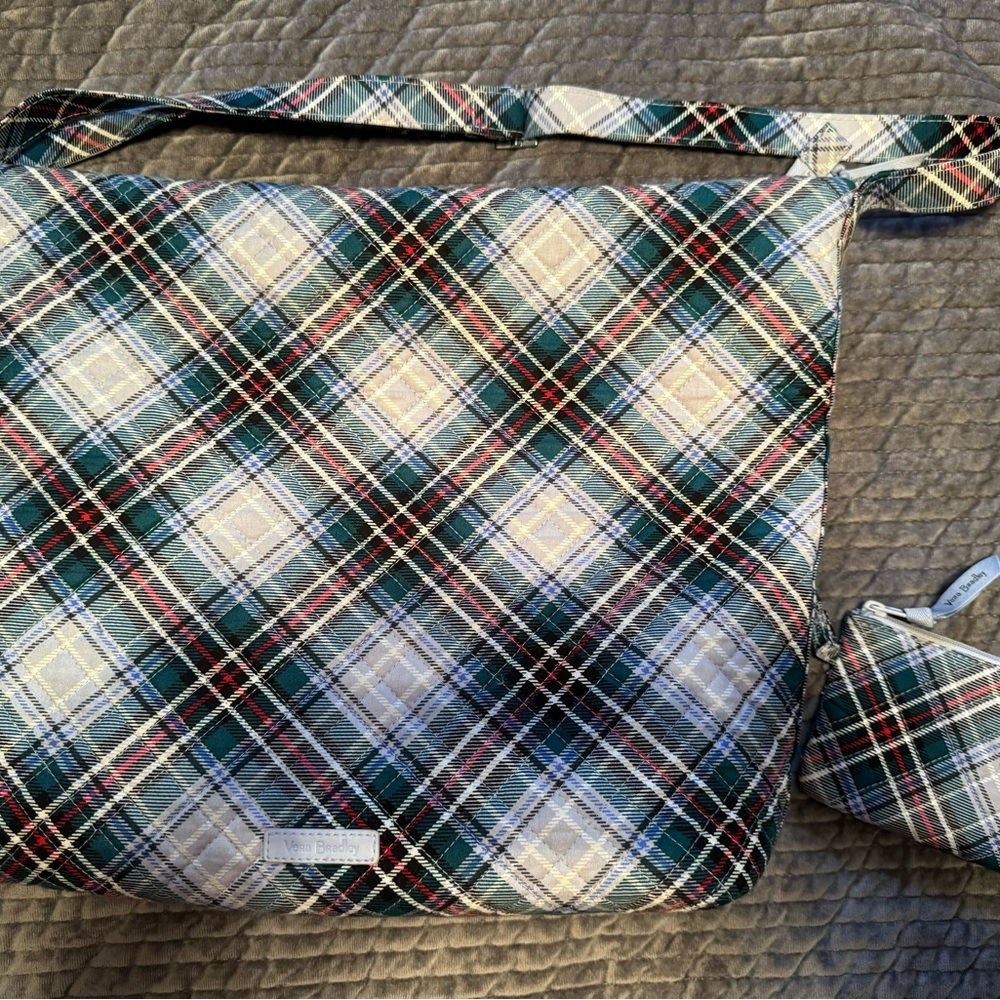 Like New Vera Bradley large Hobo with id pouch.